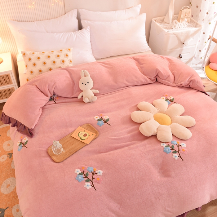 91家纺网 家纺一手货源 找家纺 甜之梦 2025新款毛巾绣牛奶绒单被套 满天星淡粉