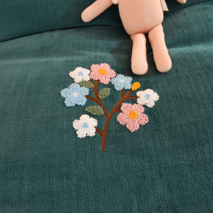 91家纺网 家纺一手货源 找家纺 甜之梦 2025新款毛巾绣牛奶绒单被套 满天星墨绿