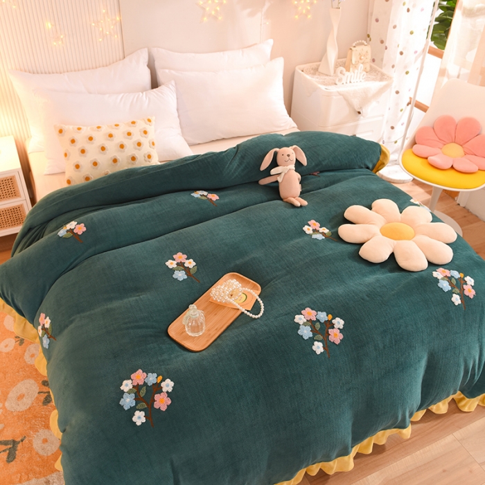 91家纺网 家纺一手货源 找家纺 甜之梦 2025新款毛巾绣牛奶绒单被套 满天星墨绿