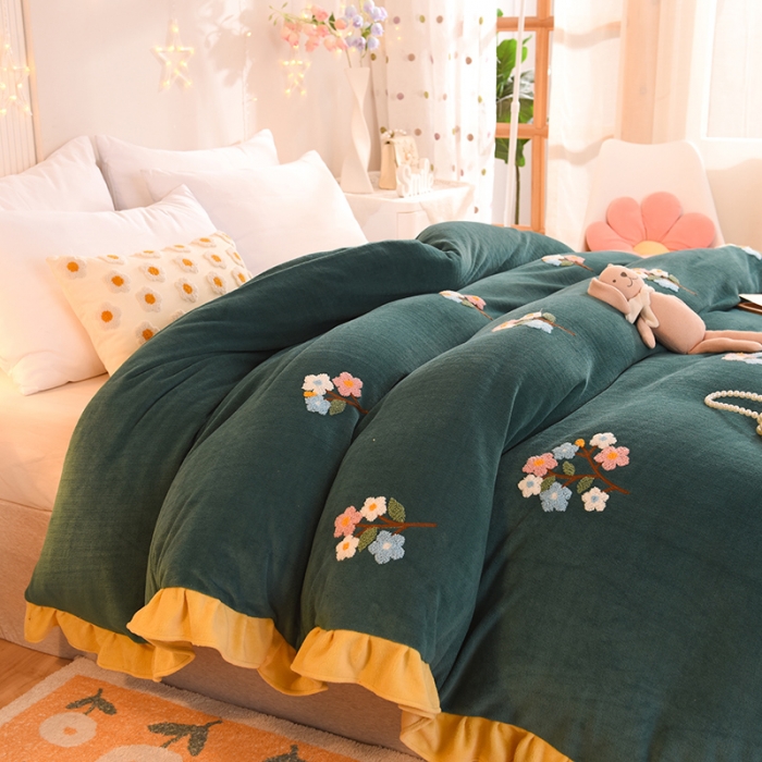 91家纺网 家纺一手货源 找家纺 甜之梦 2025新款毛巾绣牛奶绒单被套 满天星墨绿