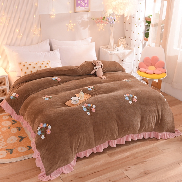 91家纺网 家纺一手货源 找家纺 甜之梦 2025新款毛巾绣牛奶绒单被套 满天星奶茶咖