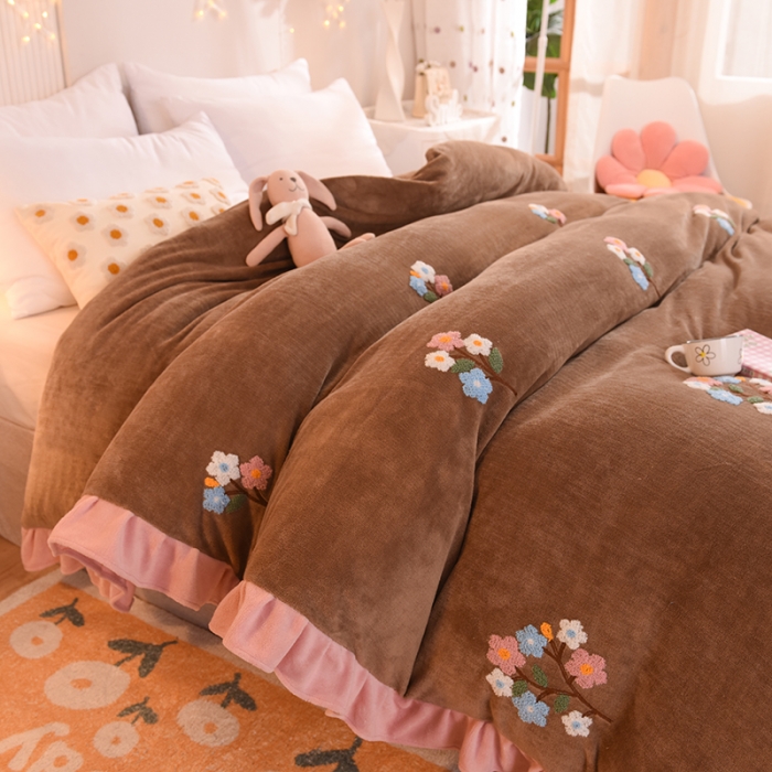 91家纺网 家纺一手货源 找家纺 甜之梦 2025新款毛巾绣牛奶绒单被套 满天星奶茶咖