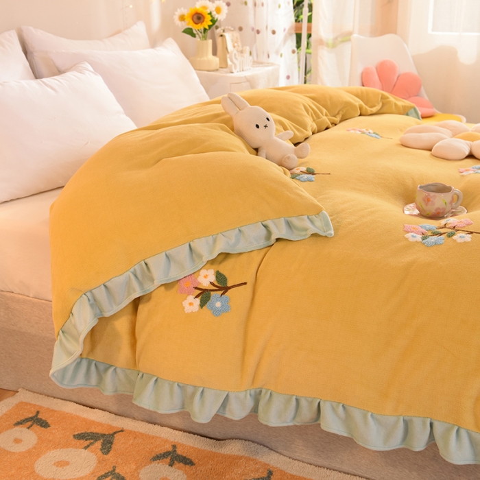 91家纺网 家纺一手货源 找家纺 甜之梦 2025新款毛巾绣牛奶绒单被套 满天星嫩黄