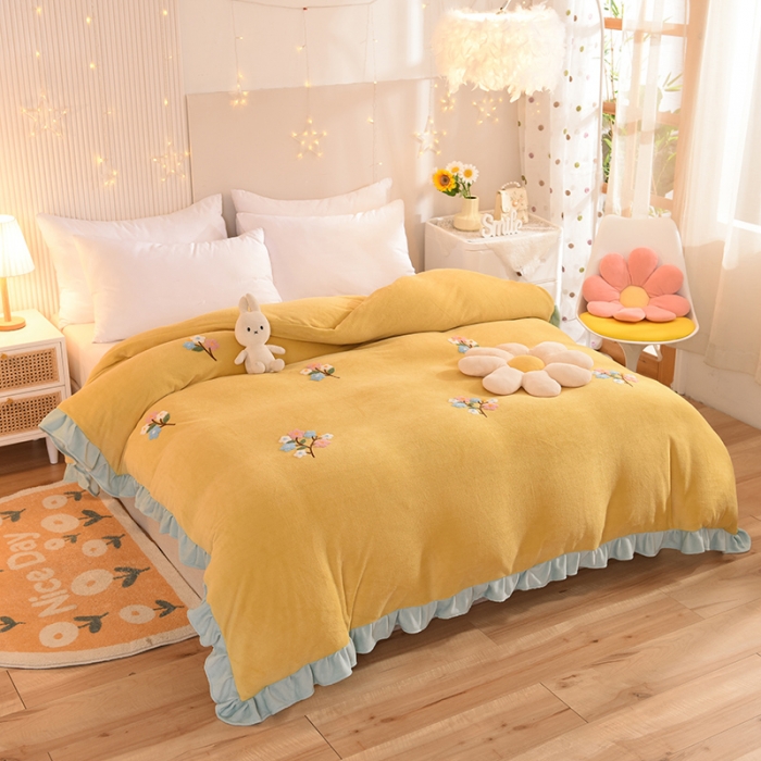 91家纺网 家纺一手货源 找家纺 甜之梦 2025新款毛巾绣牛奶绒单被套 满天星嫩黄