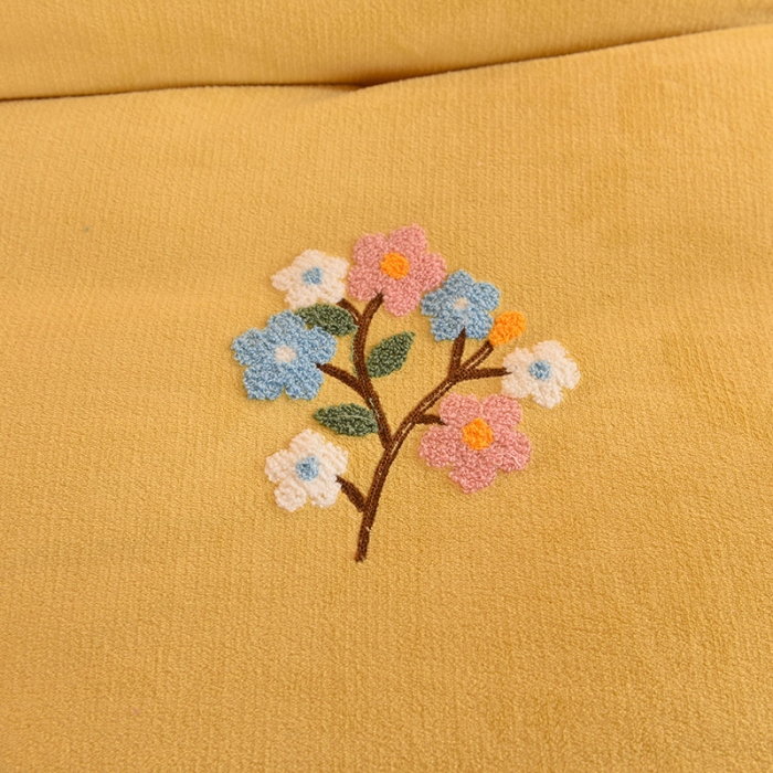 91家纺网 家纺一手货源 找家纺 甜之梦 2025新款毛巾绣牛奶绒单被套 满天星嫩黄