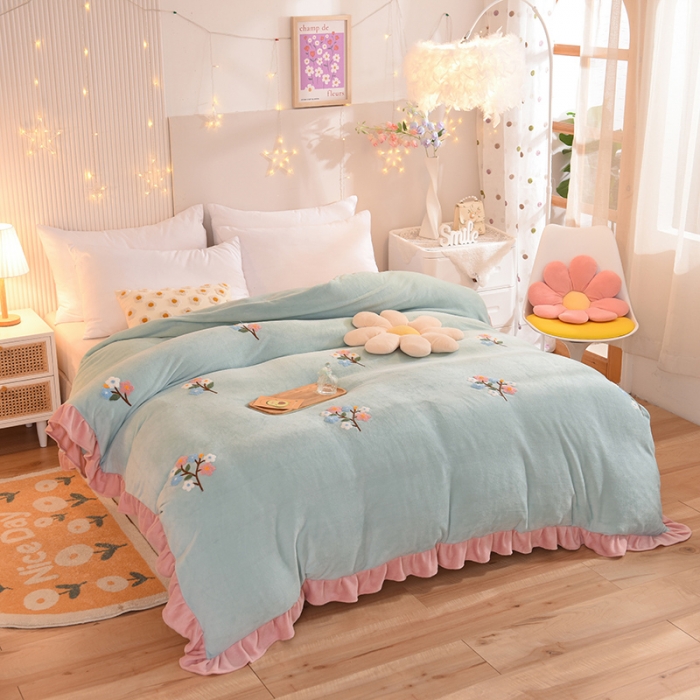 91家纺网 家纺一手货源 找家纺 甜之梦 2025新款毛巾绣牛奶绒单被套 满天星嫩绿