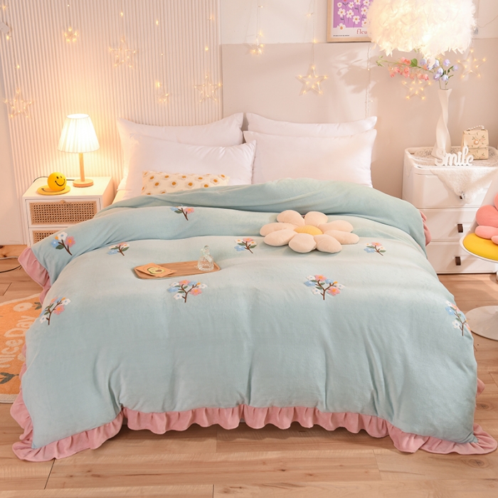 91家纺网 家纺一手货源 找家纺 甜之梦 2025新款毛巾绣牛奶绒单被套 满天星嫩绿