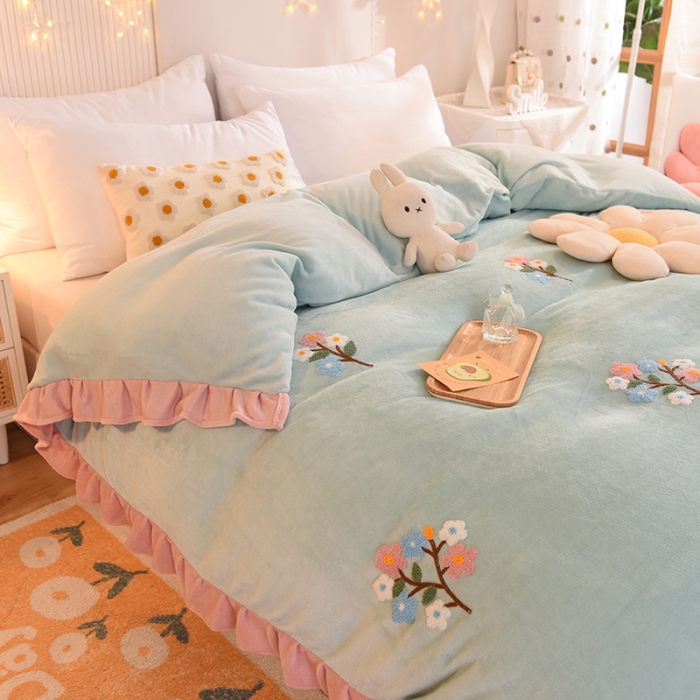 91家纺网 家纺一手货源 找家纺 甜之梦 2025新款毛巾绣牛奶绒单被套 满天星嫩绿