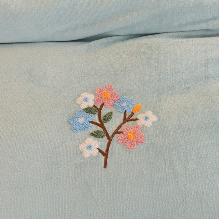 91家纺网 家纺一手货源 找家纺 甜之梦 2025新款毛巾绣牛奶绒单被套 满天星嫩绿