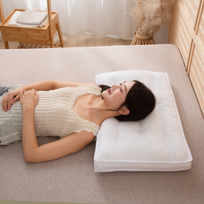 91家纺网 家纺一手货源 找家纺 锦绣万家 2021新款全棉分区定型枕水洗羽丝绒护颈枕 多点定型枕