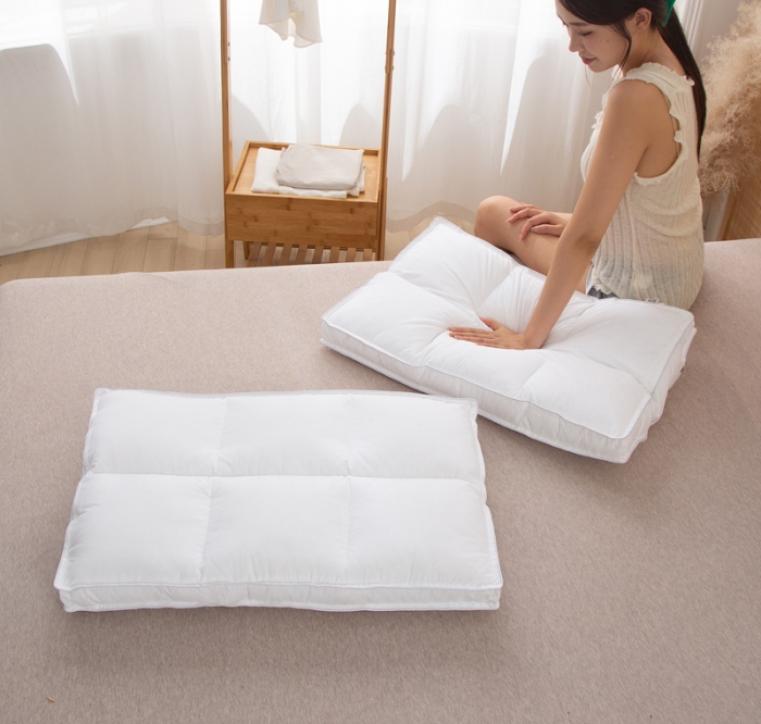 91家纺网 家纺一手货源 找家纺 锦绣万家 2021新款全棉分区定型枕水洗羽丝绒护颈枕 六分区定型枕