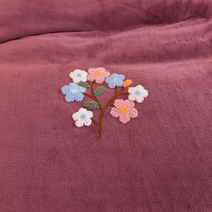 91家纺网 家纺一手货源 找家纺 甜之梦 2025新款毛巾绣牛奶绒单被套 满天星紫豆沙