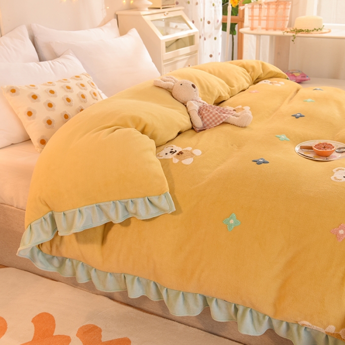 91家纺网 家纺一手货源 找家纺 甜之梦 2025新款毛巾绣牛奶绒单被套 小熊宝可梦嫩黄