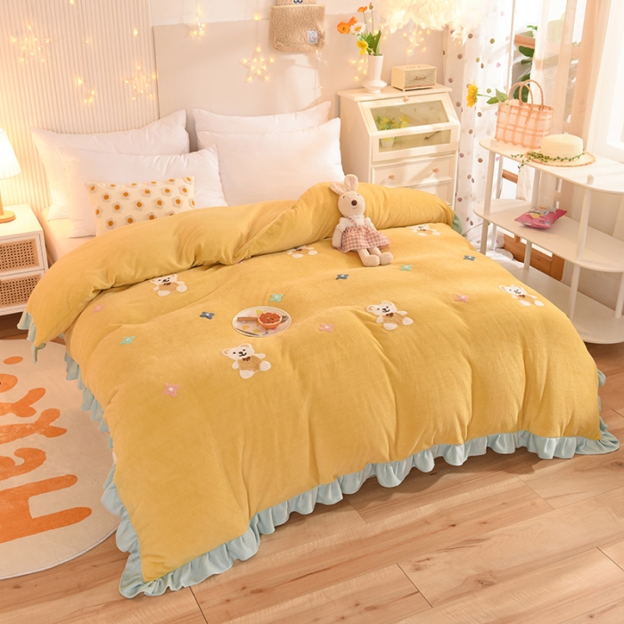 91家纺网 家纺一手货源 找家纺 甜之梦 2025新款毛巾绣牛奶绒单被套 小熊宝可梦嫩黄