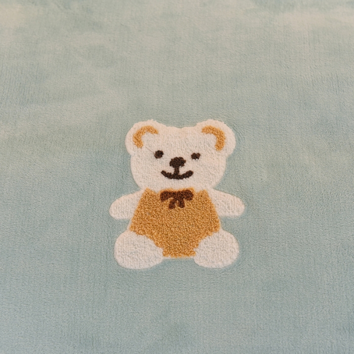 91家纺网 家纺一手货源 找家纺 甜之梦 2025新款毛巾绣牛奶绒单被套 小熊宝可梦嫩绿