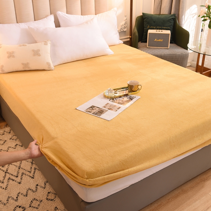 91家纺网 家纺一手货源 找家纺 甜之梦 2025新款毛巾绣牛奶绒单床笠 小熊宝可梦嫩黄