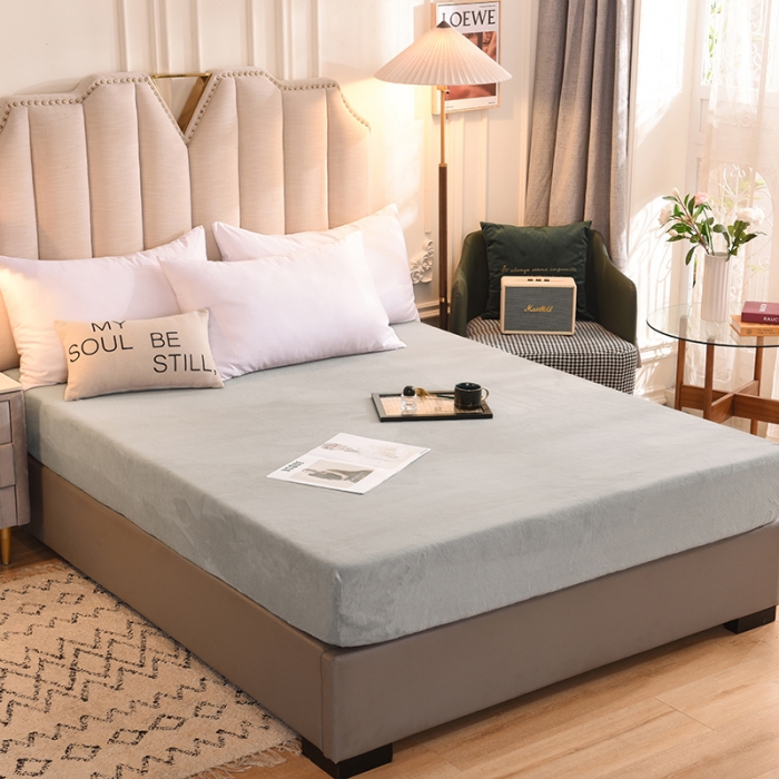 91家纺网 家纺一手货源 找家纺 甜之梦 2025新款毛巾绣牛奶绒单床笠 小熊宝可梦浅灰