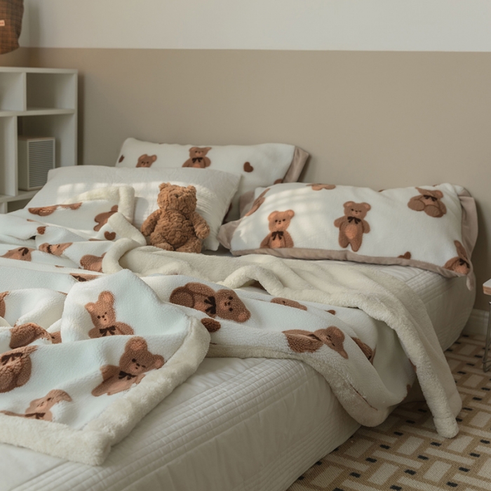 91家纺网 家纺一手货源 找家纺 澳梵家居 2021新款ins网红小颗粒羊羔绒双面绒毛毯 布偶熊