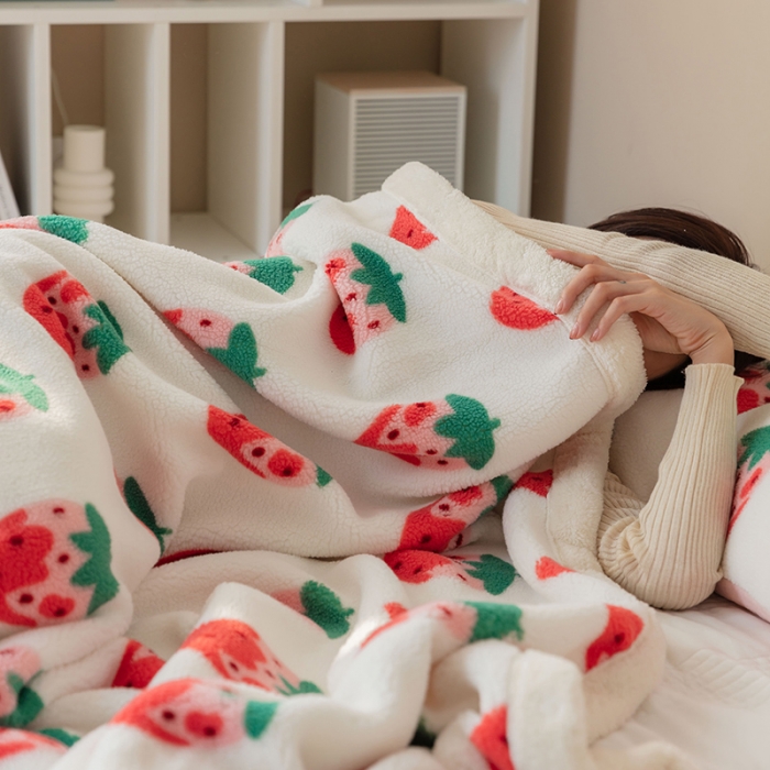 91家纺网 家纺一手货源 找家纺 澳梵家居 2021新款ins网红小颗粒羊羔绒双面绒毛毯 草莓味