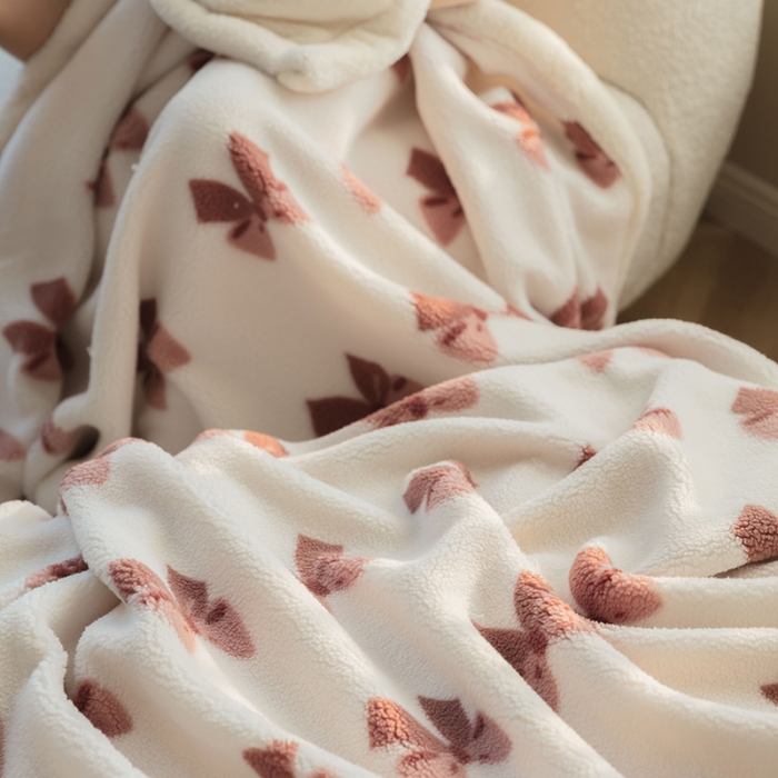 91家纺网 家纺一手货源 找家纺 澳梵家居 2021新款ins网红小颗粒羊羔绒双面绒毛毯 蝴蝶结