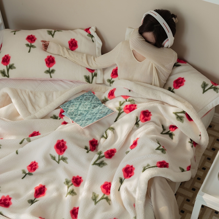 91家纺网 家纺一手货源 找家纺 澳梵家居 2021新款ins网红小颗粒羊羔绒双面绒毛毯 清晨玫瑰