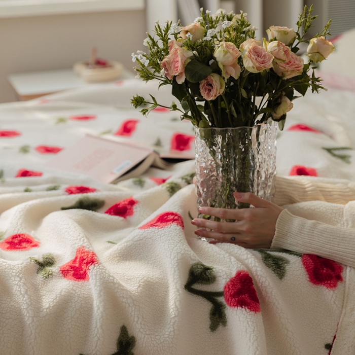 91家纺网 家纺一手货源 找家纺 澳梵家居 2021新款ins网红小颗粒羊羔绒双面绒毛毯 清晨玫瑰