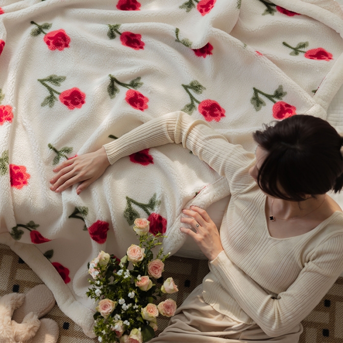 91家纺网 家纺一手货源 找家纺 澳梵家居 2021新款ins网红小颗粒羊羔绒双面绒毛毯 清晨玫瑰