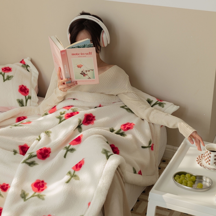 91家纺网 家纺一手货源 找家纺 澳梵家居 2021新款ins网红小颗粒羊羔绒双面绒毛毯 清晨玫瑰