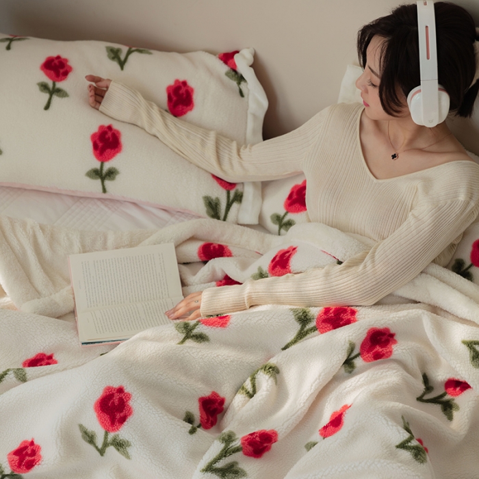 91家纺网 家纺一手货源 找家纺 澳梵家居 2021新款ins网红小颗粒羊羔绒双面绒毛毯 清晨玫瑰