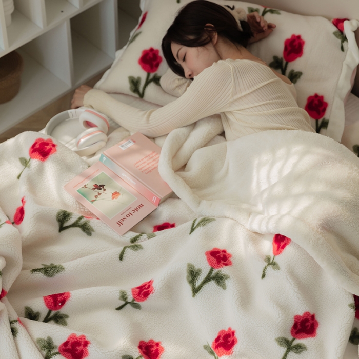 91家纺网 家纺一手货源 找家纺 澳梵家居 2021新款ins网红小颗粒羊羔绒双面绒毛毯 清晨玫瑰