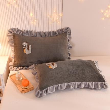甜之梦 2025新款毛巾绣牛奶绒单枕套 乖乖龙深灰