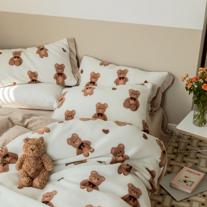 91家纺网 家纺一手货源 找家纺 澳梵家居 2021新款ins网红小颗粒羊羔绒牛奶绒绒四件套 布偶熊