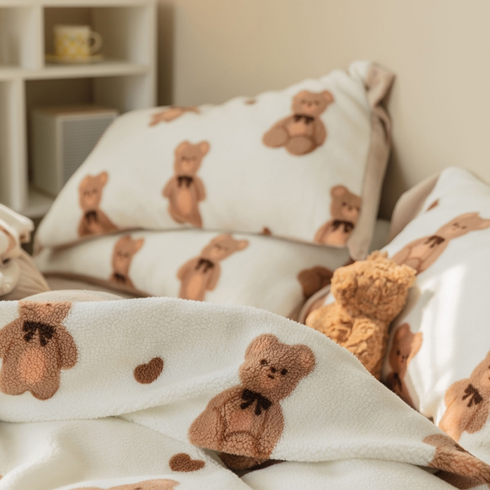 91家纺网 家纺一手货源 找家纺 澳梵家居 2021新款ins网红小颗粒羊羔绒牛奶绒绒四件套 布偶熊