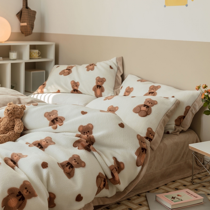 91家纺网 家纺一手货源 找家纺 澳梵家居 2021新款ins网红小颗粒羊羔绒牛奶绒绒四件套 布偶熊