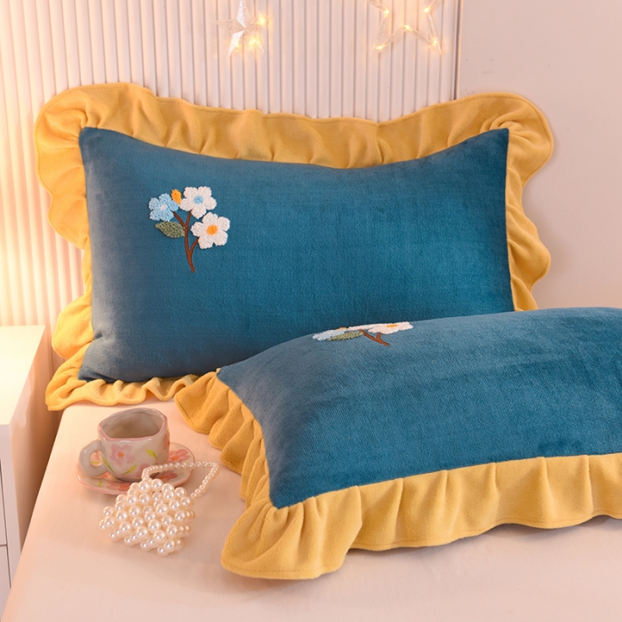 91家纺网 家纺一手货源 找家纺 甜之梦 2025新款毛巾绣牛奶绒单枕套 满天星宝石蓝