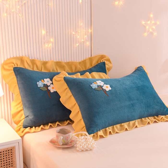 91家纺网 家纺一手货源 找家纺 甜之梦 2025新款毛巾绣牛奶绒单枕套 满天星宝石蓝