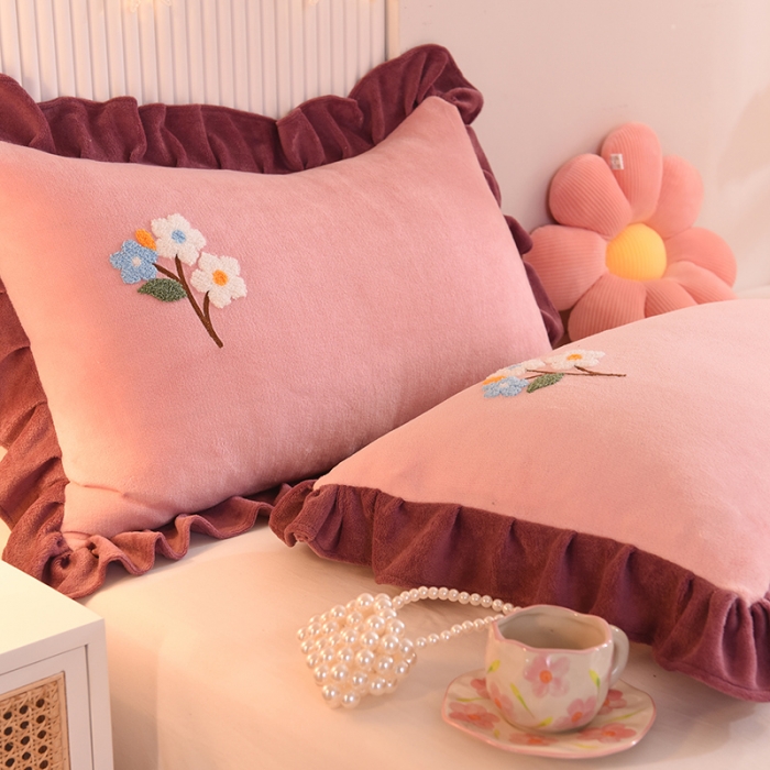 91家纺网 家纺一手货源 找家纺 甜之梦 2025新款毛巾绣牛奶绒单枕套 满天星淡粉