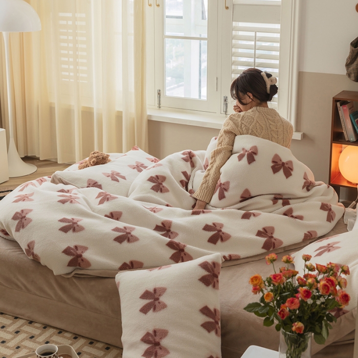 91家纺网 家纺一手货源 找家纺 澳梵家居 2021新款ins网红小颗粒羊羔绒牛奶绒绒四件套 蝴蝶结