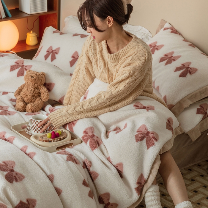 91家纺网 家纺一手货源 找家纺 澳梵家居 2021新款ins网红小颗粒羊羔绒牛奶绒绒四件套 蝴蝶结