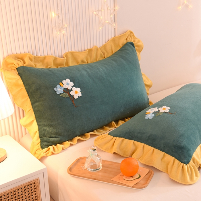 91家纺网 家纺一手货源 找家纺 甜之梦 2025新款毛巾绣牛奶绒单枕套 满天星墨绿