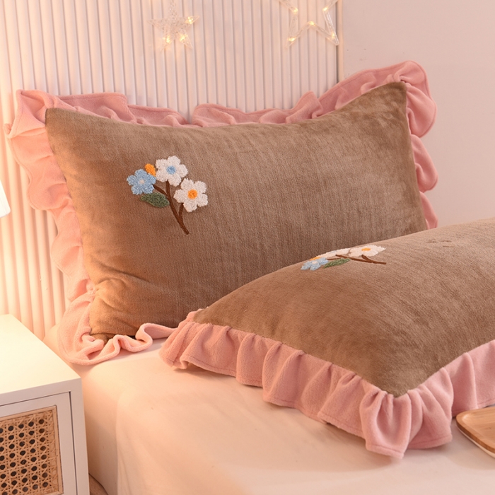 91家纺网 家纺一手货源 找家纺 甜之梦 2025新款毛巾绣牛奶绒单枕套 满天星奶茶咖