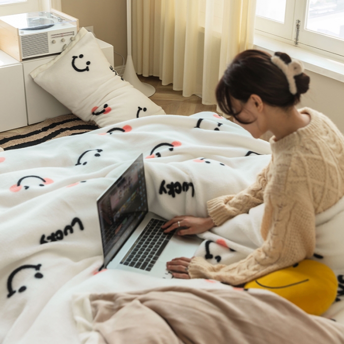 91家纺网 家纺一手货源 找家纺 澳梵家居 2021新款ins网红小颗粒羊羔绒牛奶绒绒四件套 小美好