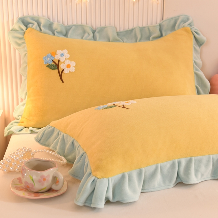 91家纺网 家纺一手货源 找家纺 甜之梦 2025新款毛巾绣牛奶绒单枕套 满天星嫩黄