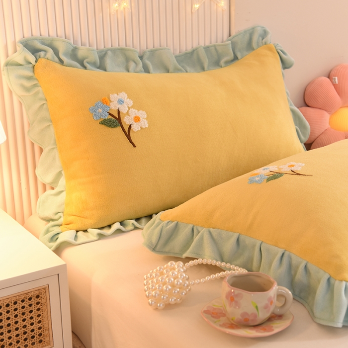 91家纺网 家纺一手货源 找家纺 甜之梦 2025新款毛巾绣牛奶绒单枕套 满天星嫩黄