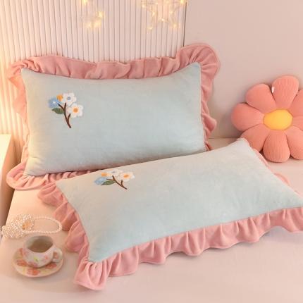 91家纺网 家纺一手货源 找家纺 甜之梦 2025新款毛巾绣牛奶绒单枕套 满天星嫩绿