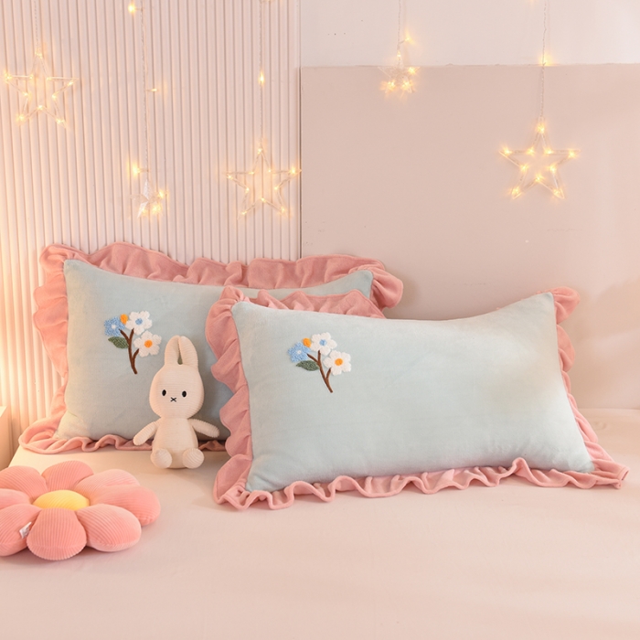 91家纺网 家纺一手货源 找家纺 甜之梦 2025新款毛巾绣牛奶绒单枕套 满天星嫩绿