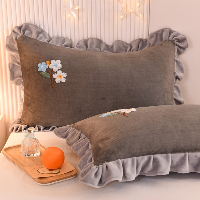 91家纺网 家纺一手货源 找家纺 甜之梦 2025新款毛巾绣牛奶绒单枕套 满天星深灰