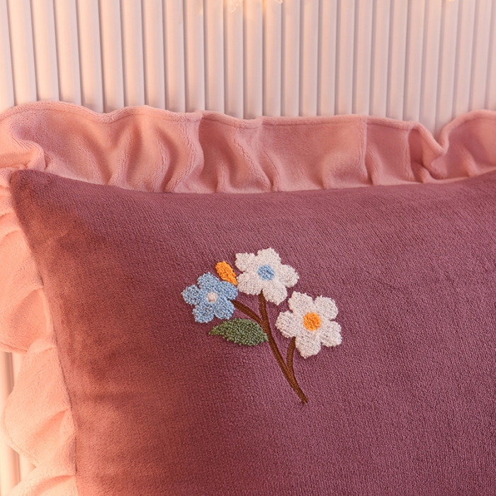 91家纺网 家纺一手货源 找家纺 甜之梦 2025新款毛巾绣牛奶绒单枕套 满天星紫豆沙