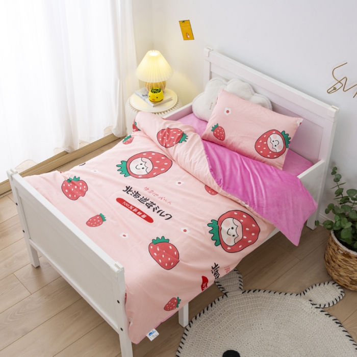 91家纺网 家纺一手货源 找家纺 鱼宝 2021新款棉加绒幼儿园多件套 北海道草莓