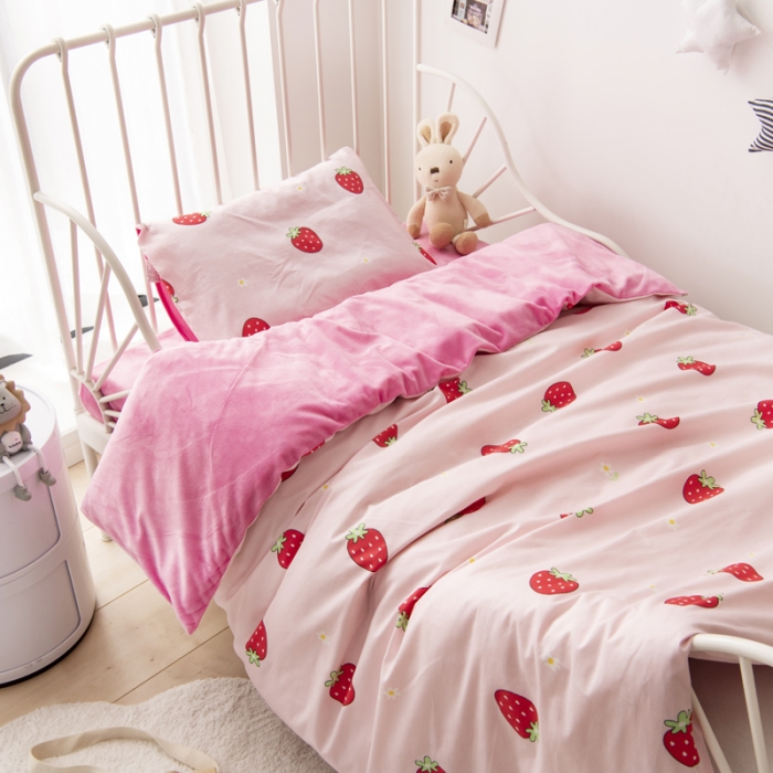 91家纺网 家纺一手货源 找家纺 鱼宝 2021新款棉加绒幼儿园多件套 草莓甜心